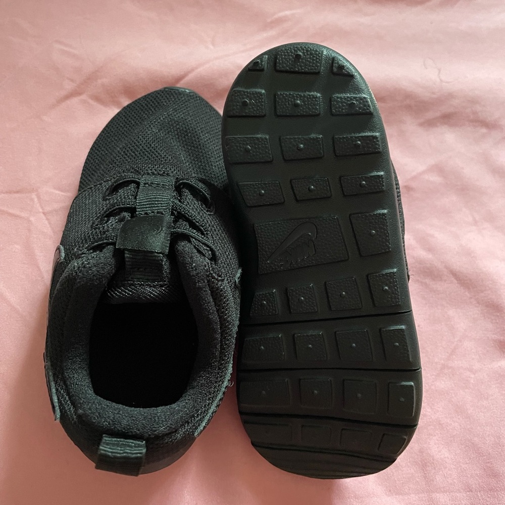 Nike Roshe One size 8T